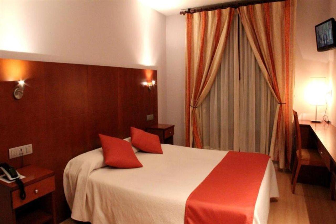 Hotel Jaques Jaca Buitenkant foto