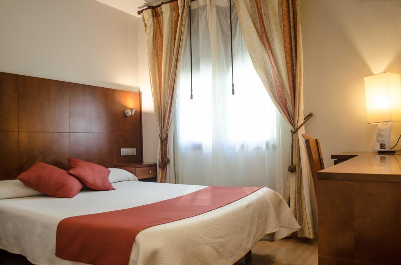 Hotel Jaques Jaca Buitenkant foto