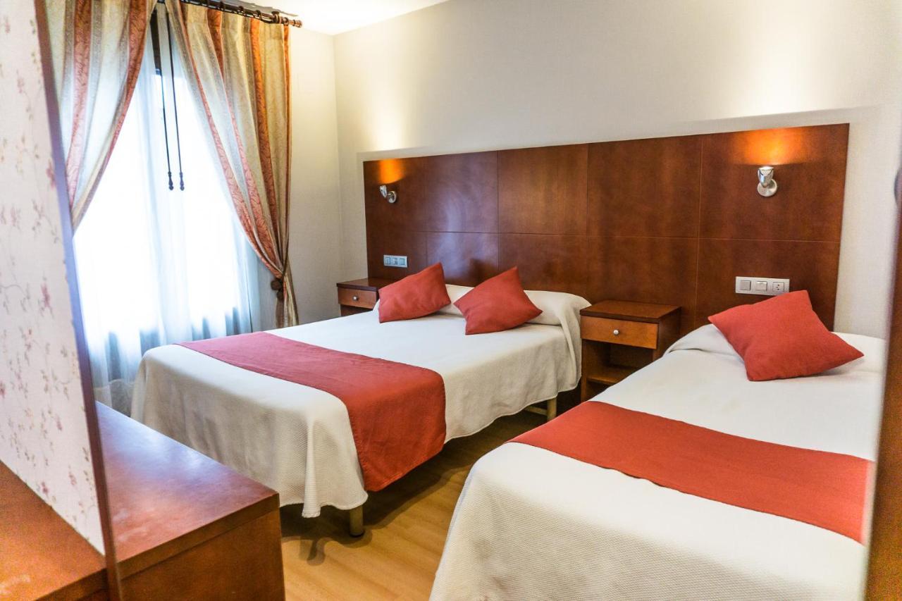 Hotel Jaques Jaca Buitenkant foto