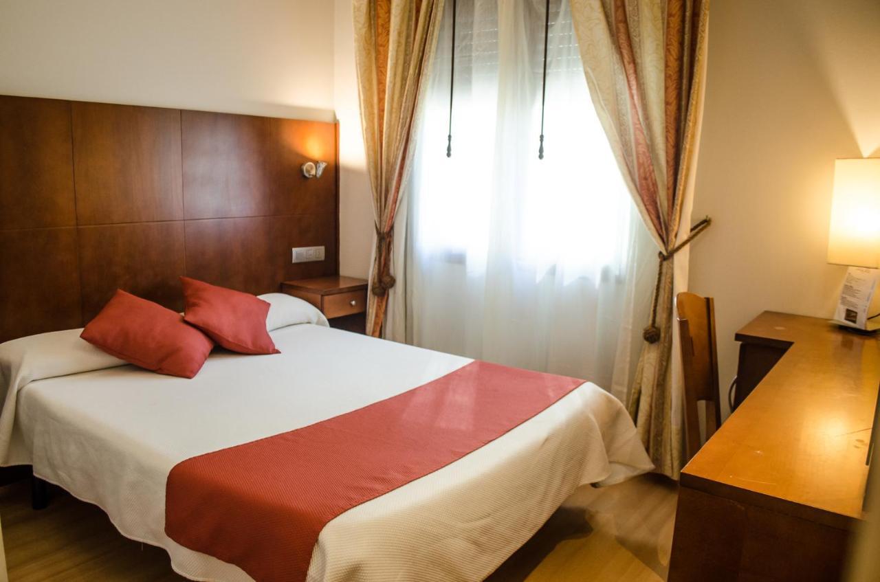Hotel Jaques Jaca Buitenkant foto