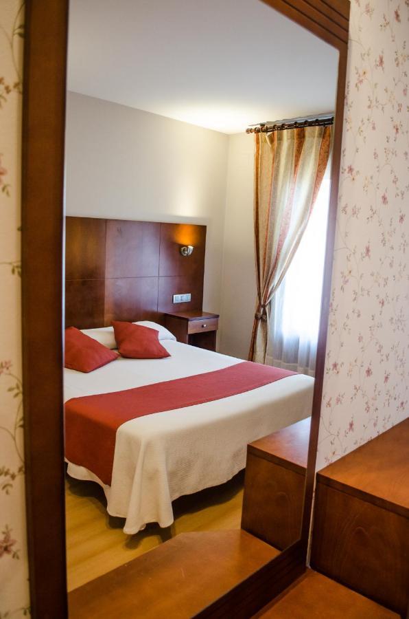 Hotel Jaques Jaca Buitenkant foto
